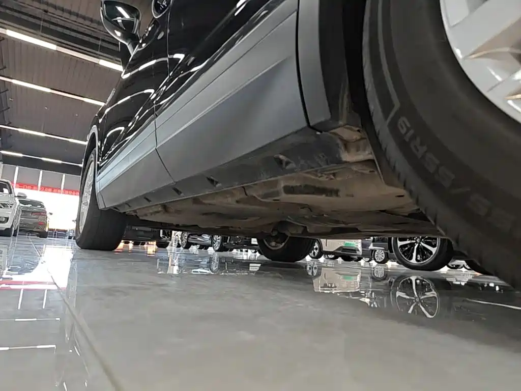 Volkswagen Touareg — миниатюра 22