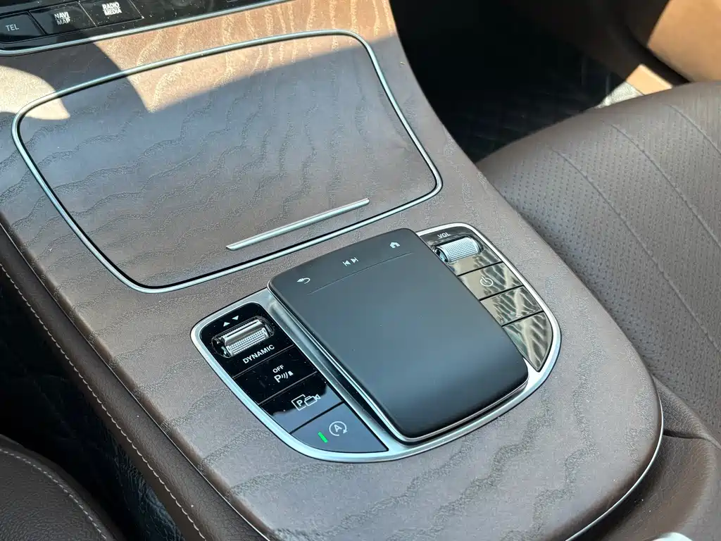 Mercedes-Benz E-Class — миниатюра 6