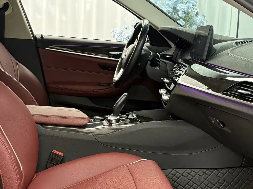 BMW 5 Series — миниатюра 4