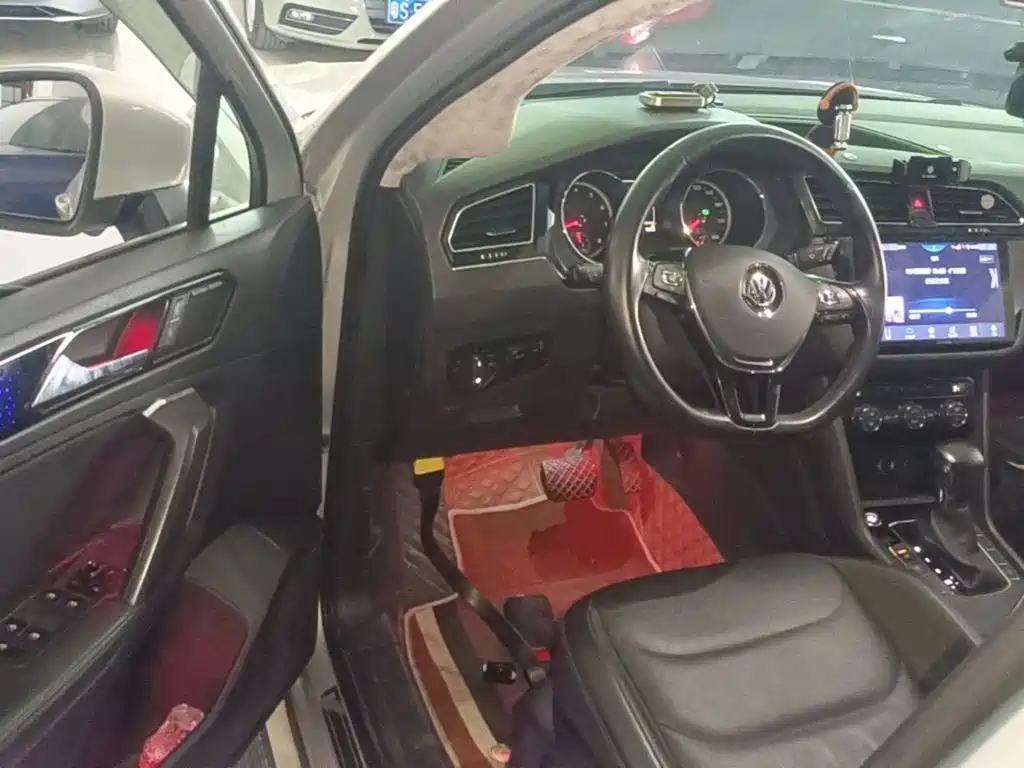 Volkswagen Tiguan L — миниатюра 16