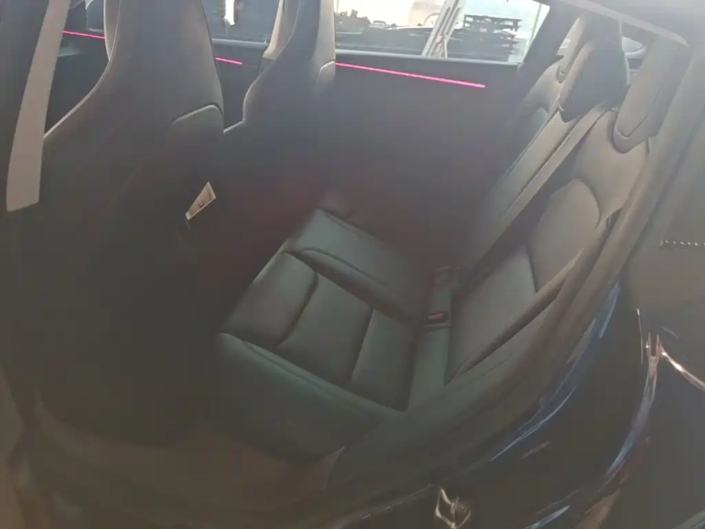 Tesla Model 3 — миниатюра 17
