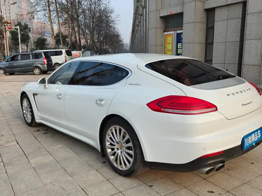 PORSCHE PANAMERA