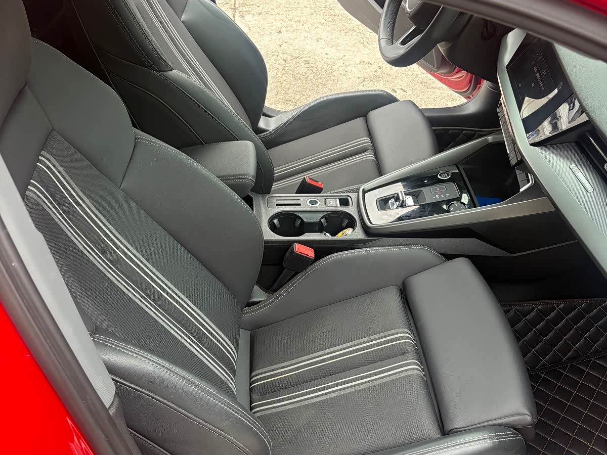 Audi A3 1.4 л 2023 г. красный/фиолетовый, пробег 43000 км