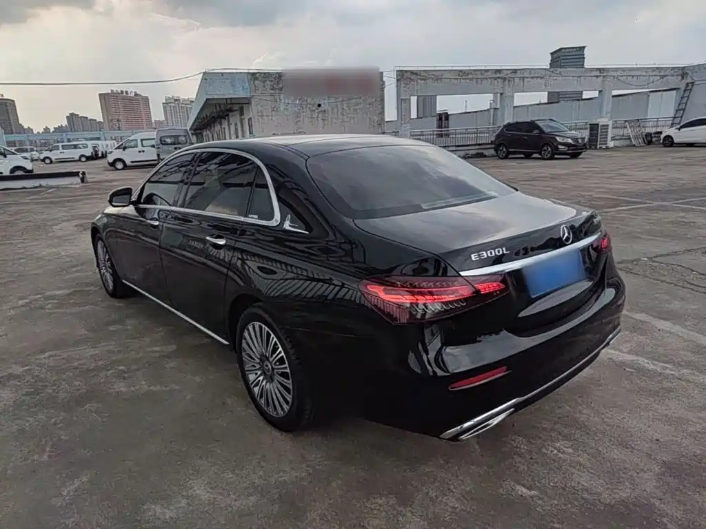 Mercedes-Benz E-Class — миниатюра 5