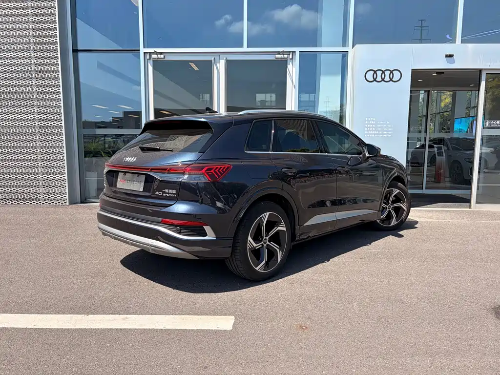 Audi Q4 e-tron — миниатюра 4