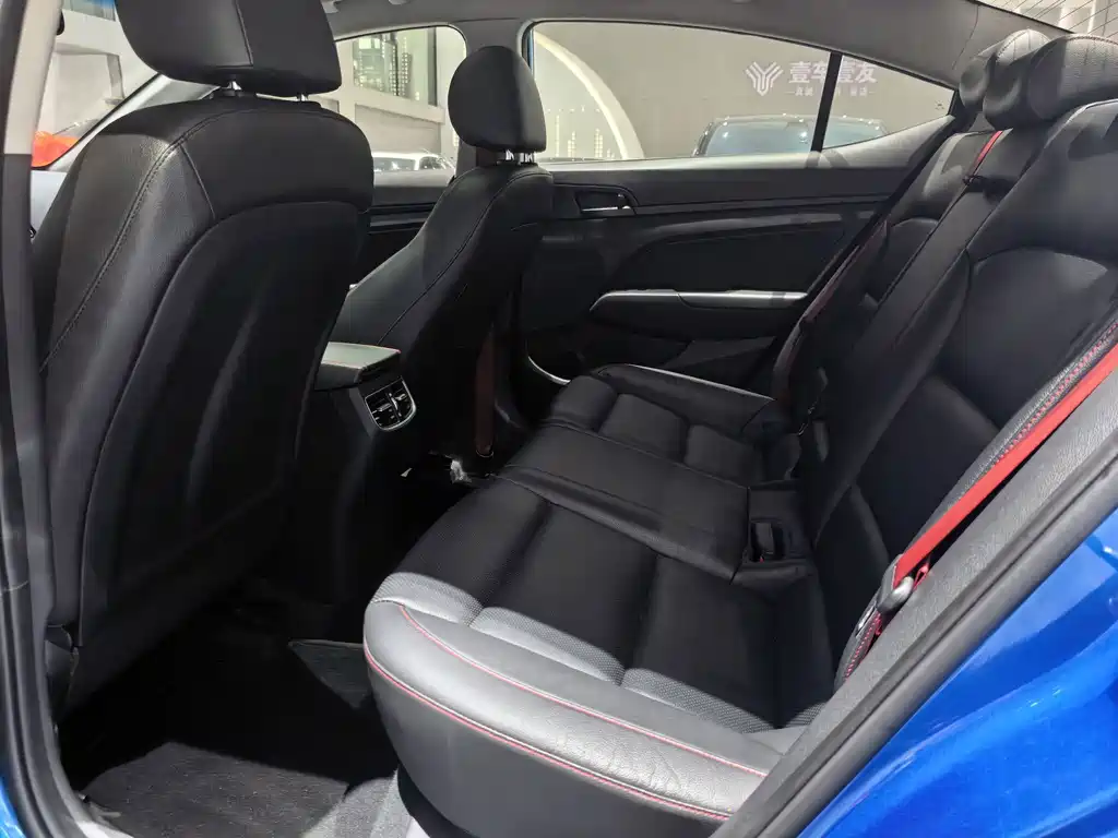 Hyundai Elantra — миниатюра 7
