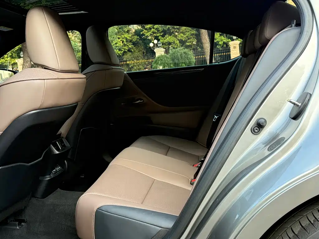 Lexus ES — миниатюра 12
