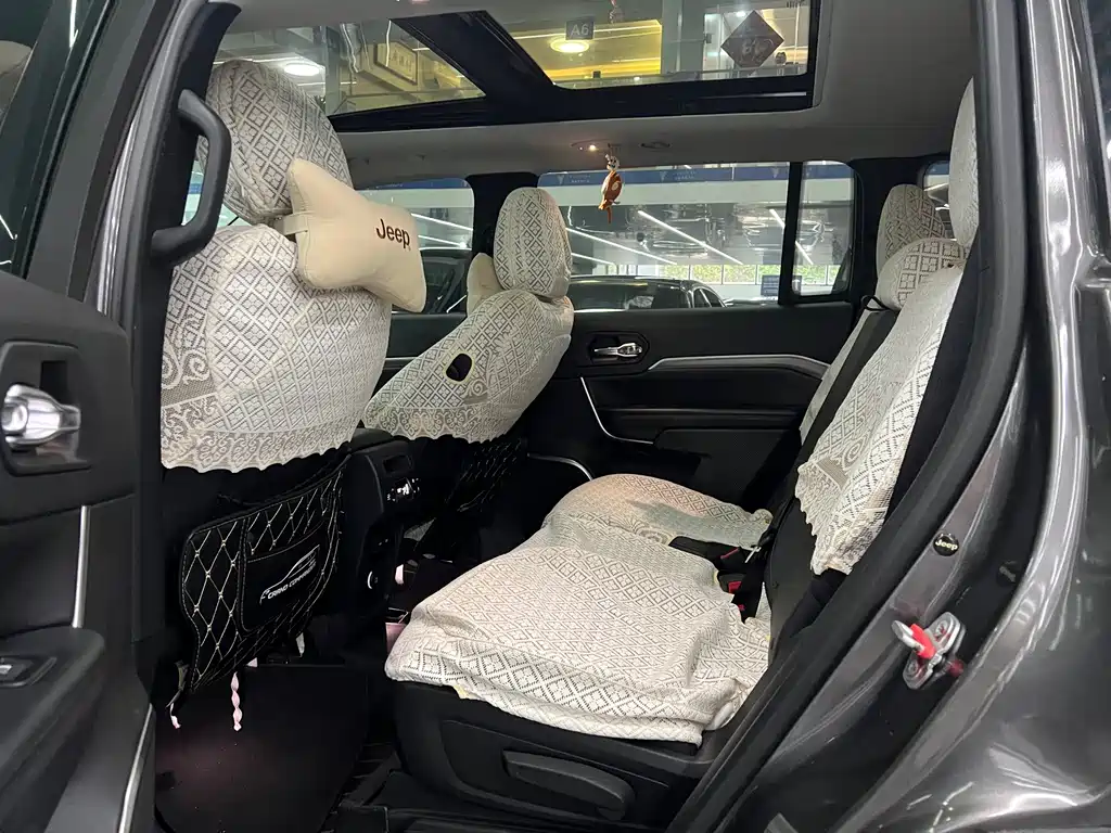 Jeep Grand Commander — миниатюра 6
