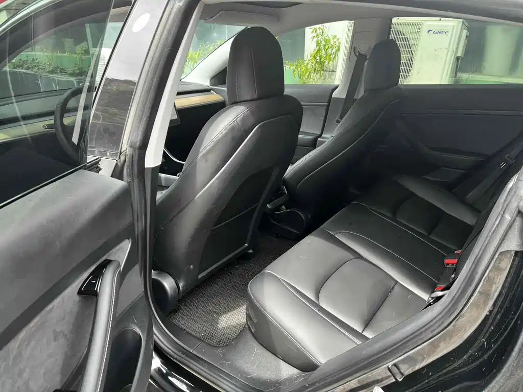 Tesla Model 3 — миниатюра 8