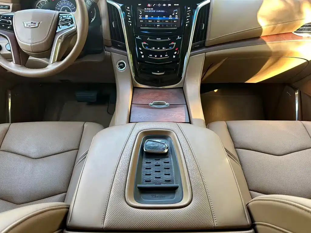 Cadillac Escalade — миниатюра 10