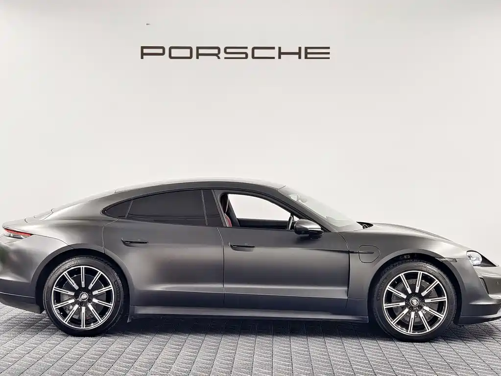 Porsche Taycan — миниатюра 3