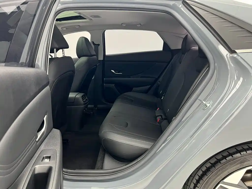 Hyundai Elantra — миниатюра 10