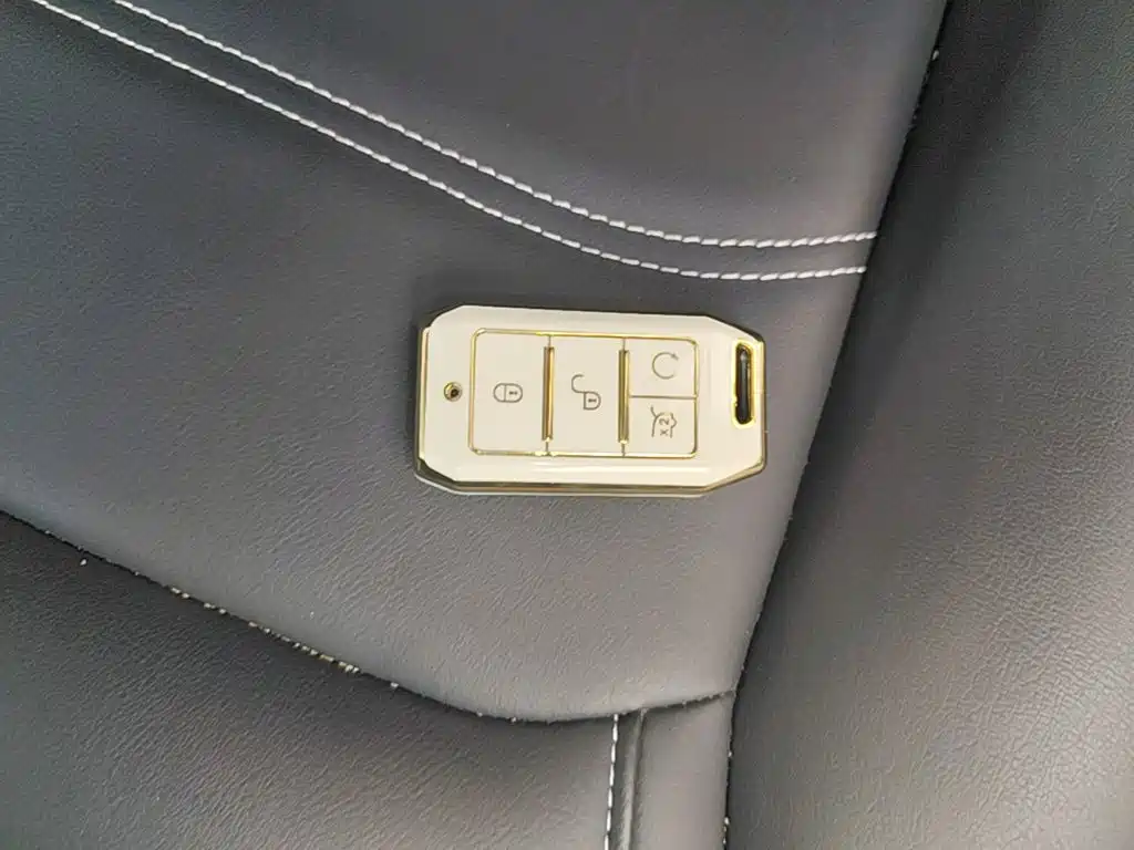 BYD Yuan EV — миниатюра 9