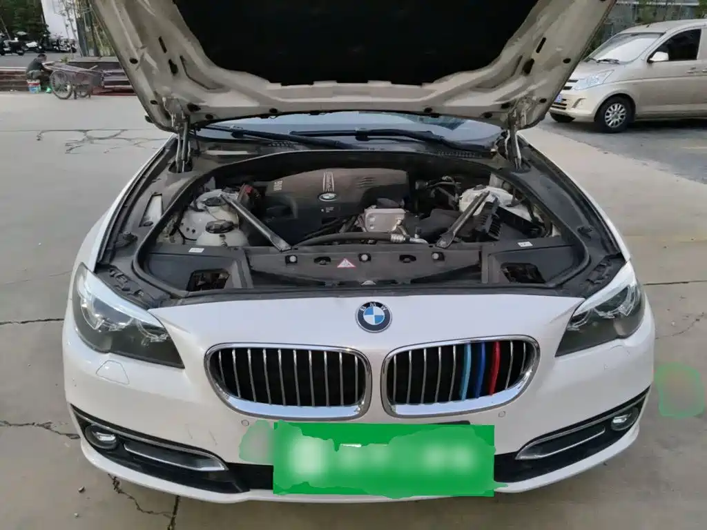 BMW 5 Series — миниатюра 11