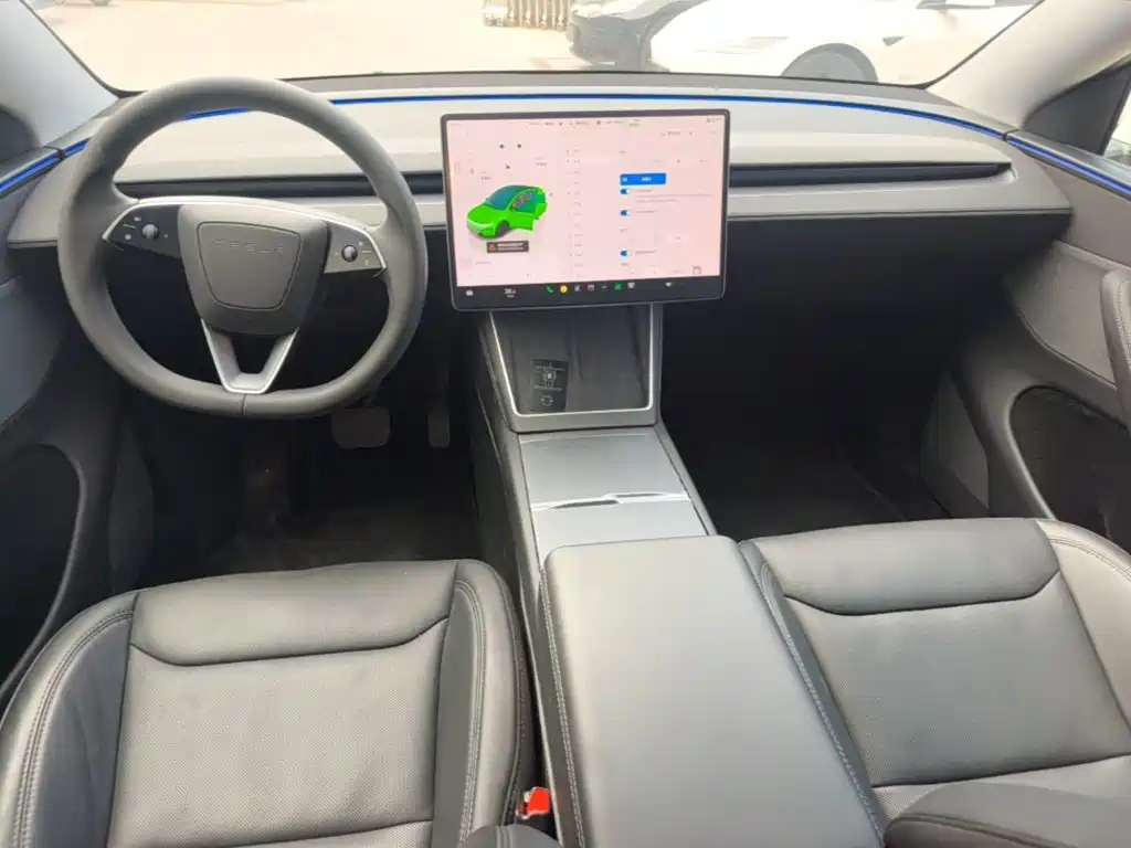 Tesla Model Y — миниатюра 10