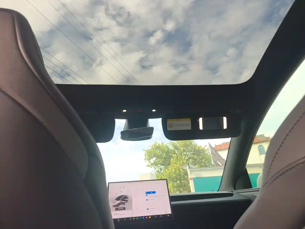 Tesla Model Y L — миниатюра 18