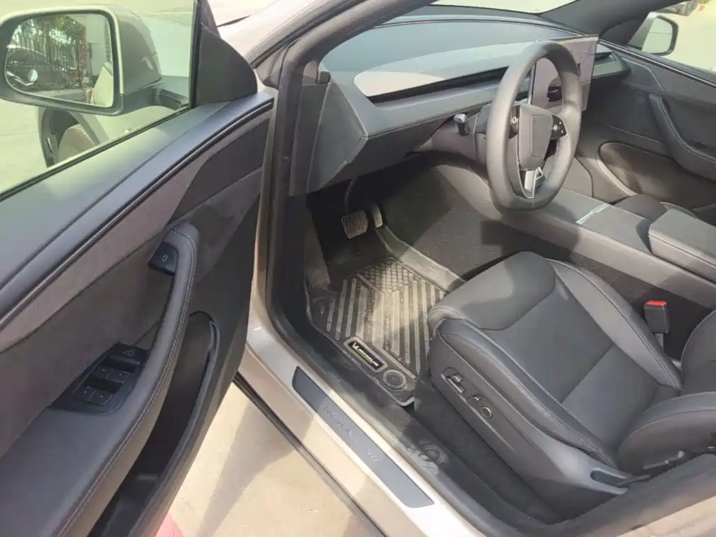 Tesla Model Y L — миниатюра 16
