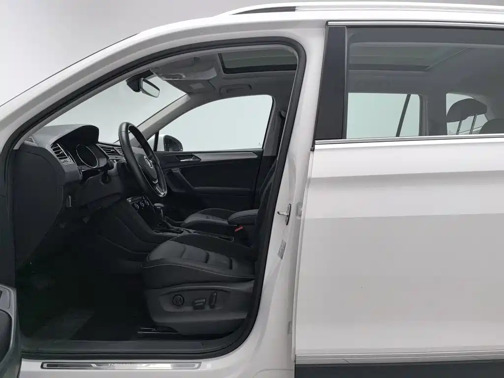 Volkswagen Tiguan L — миниатюра 10