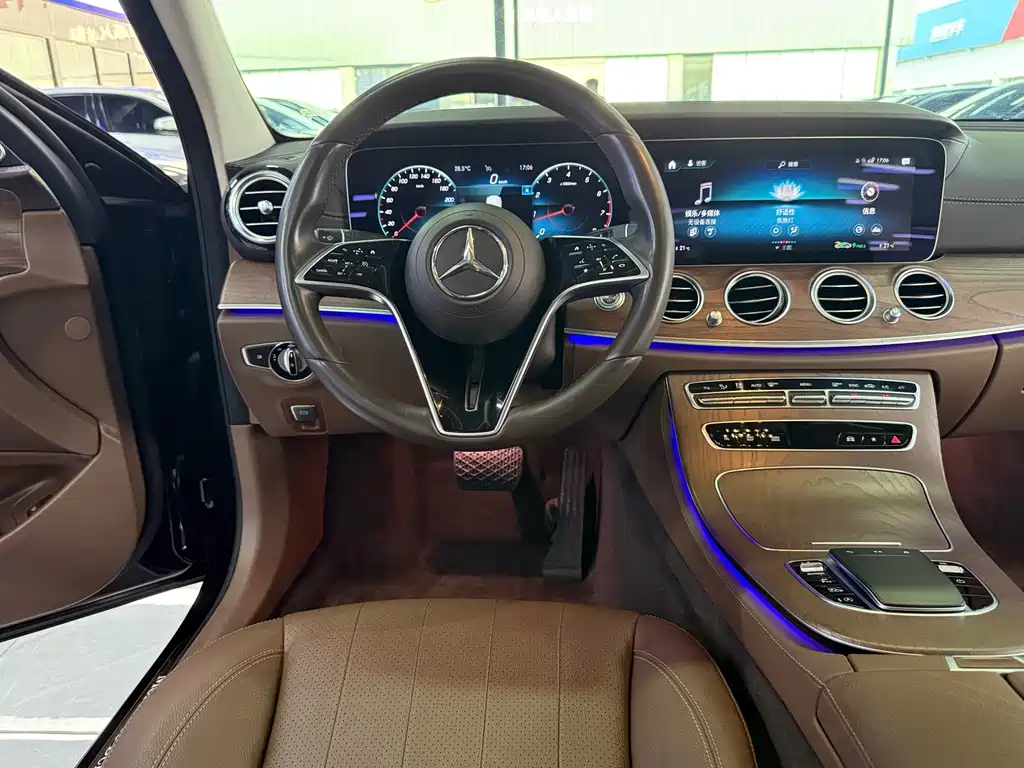 Mercedes-Benz E-Class — миниатюра 7