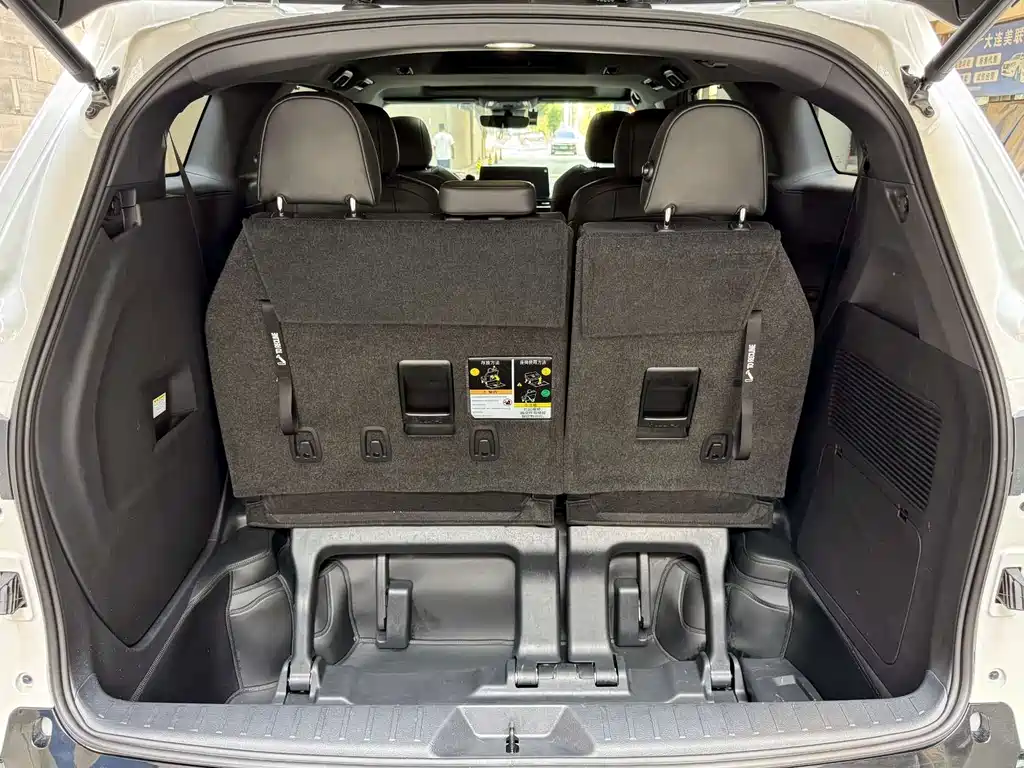 Toyota Sienna — миниатюра 8
