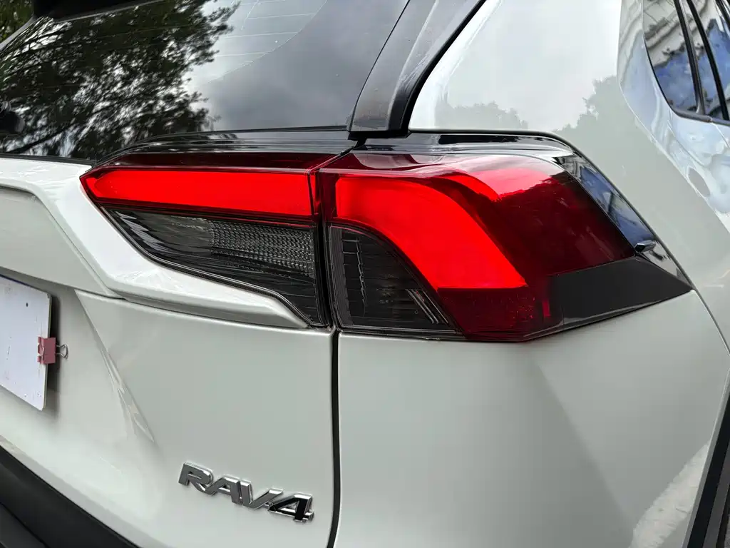 Toyota RAV4 — миниатюра 19