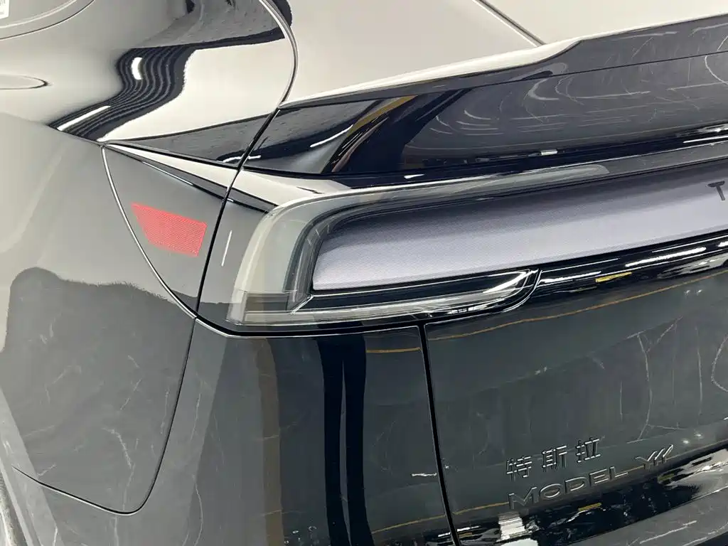 Tesla Model Y L — миниатюра 11