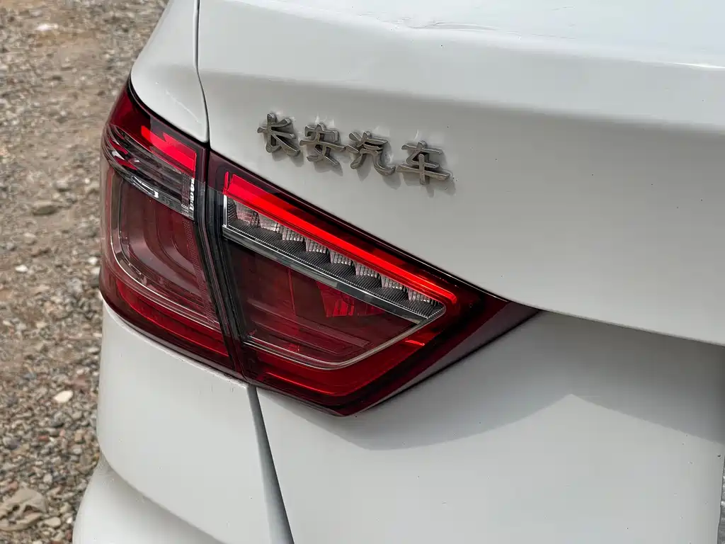 Changan Eado DT — миниатюра 8