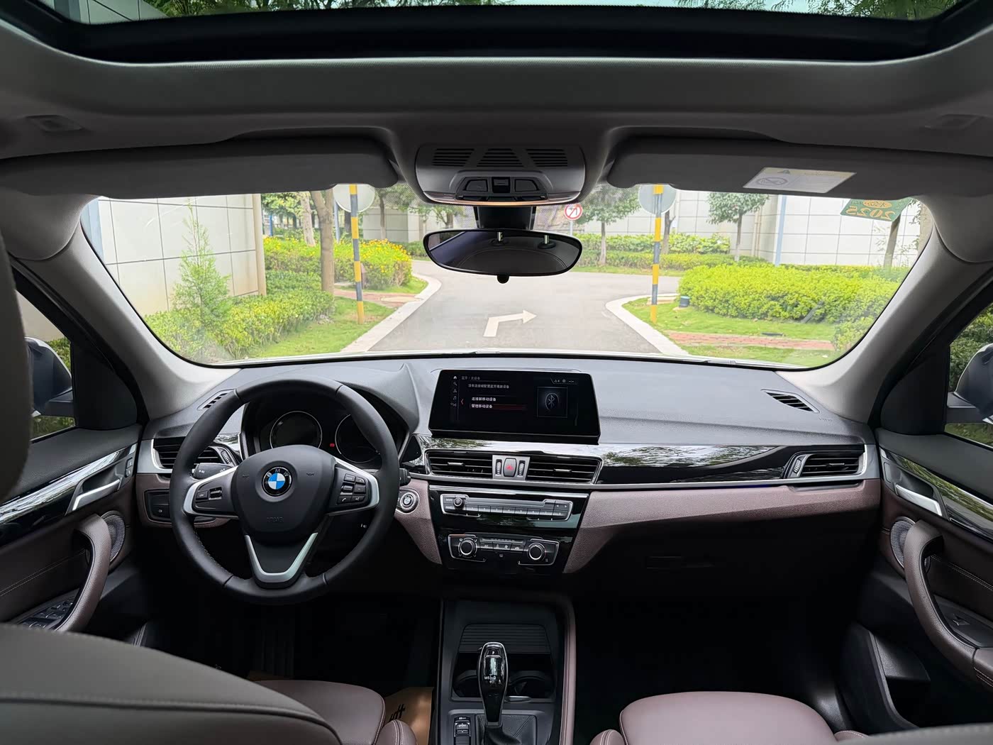 BMW X1 1.5 л 2021 г. Белый, пробег 47000 км