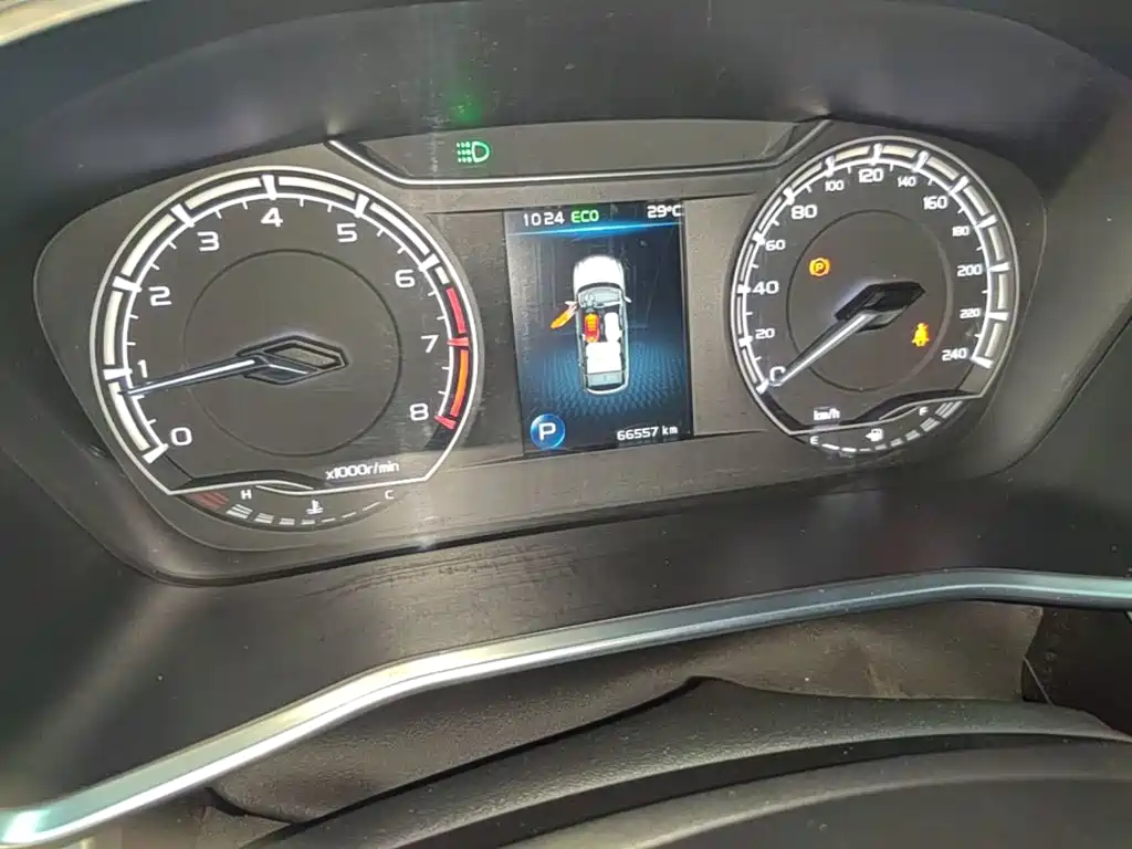 Geely Binyue — миниатюра 12