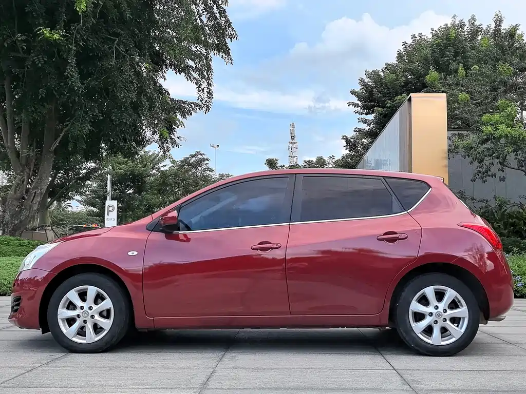 Nissan Tiida — миниатюра 11
