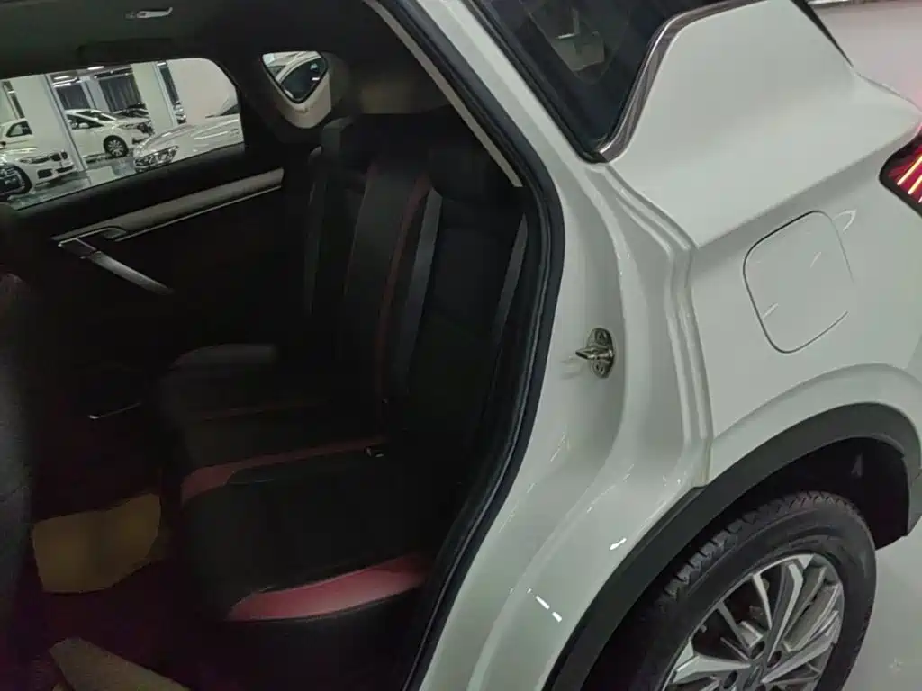 Geely Binyue — миниатюра 17