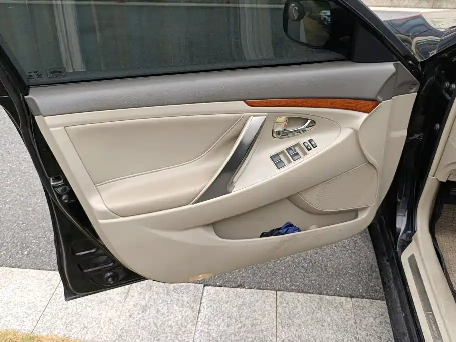 Toyota Camry — миниатюра 7