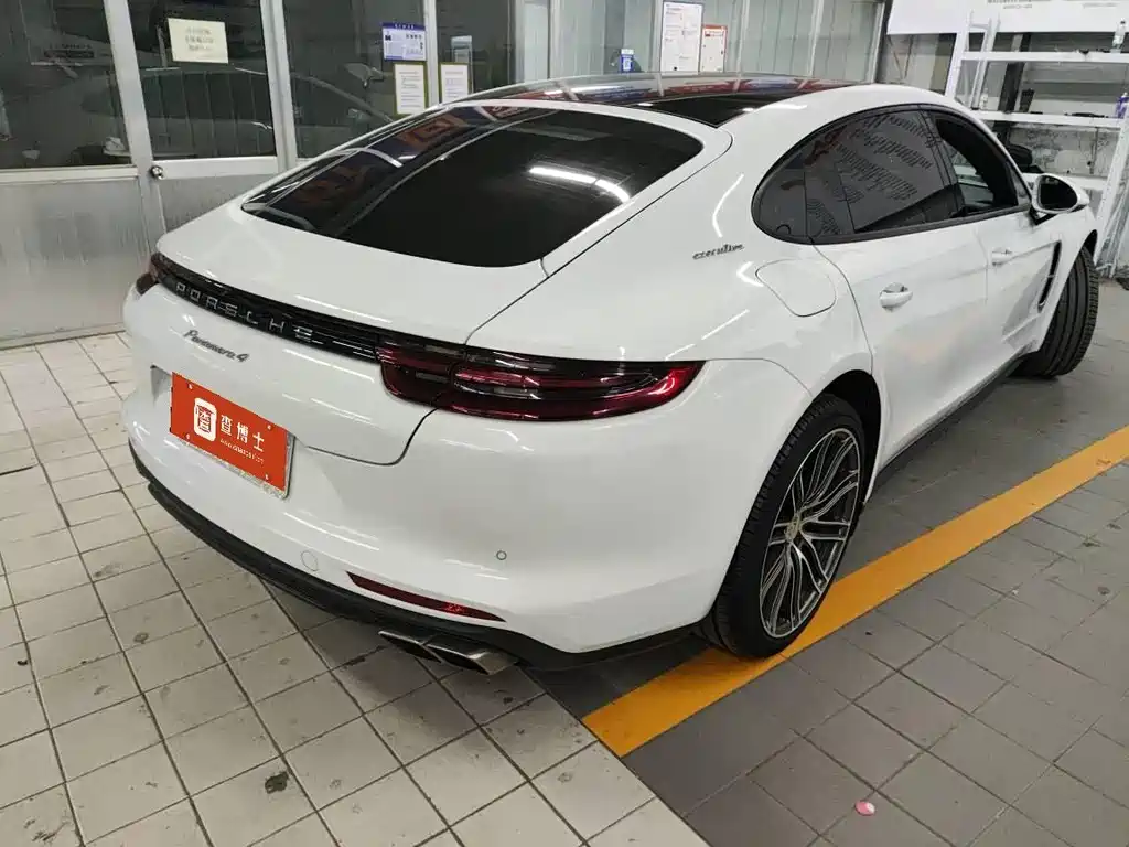 PORSCHE PANAMERA
