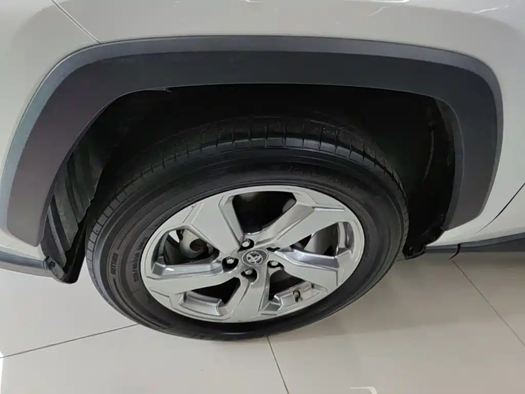 Toyota RAV4 — миниатюра 23