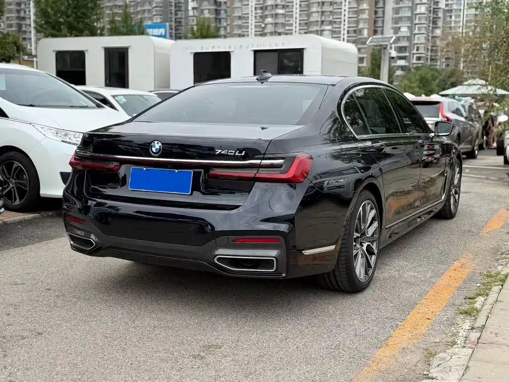 BMW 7 Series — миниатюра 3