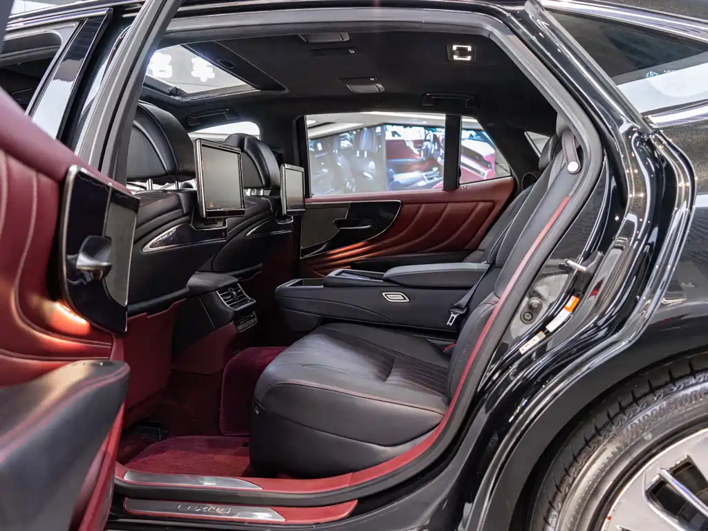 Lexus LS — миниатюра 10