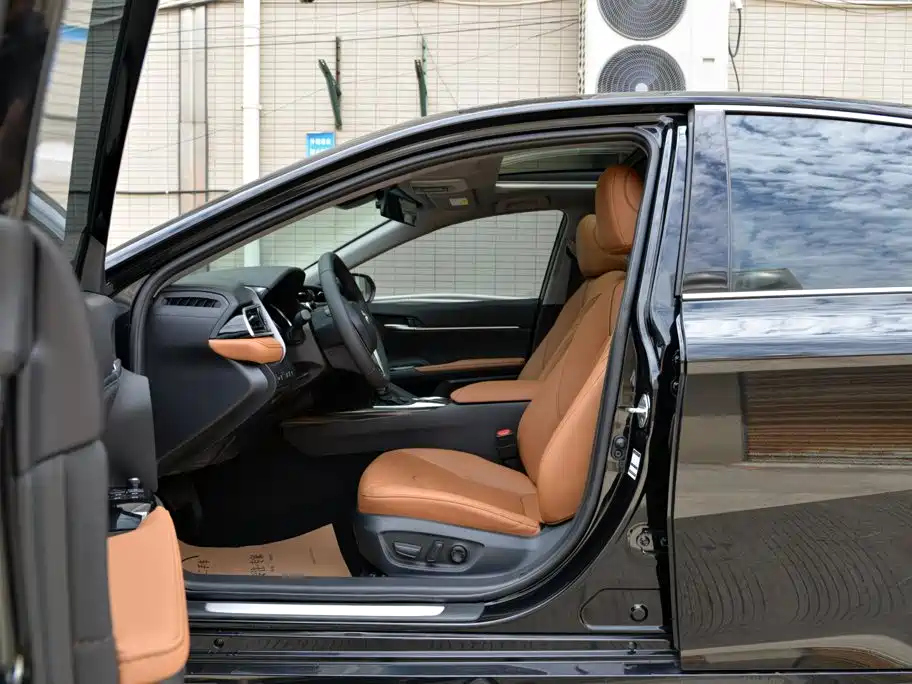 Toyota Camry — миниатюра 4