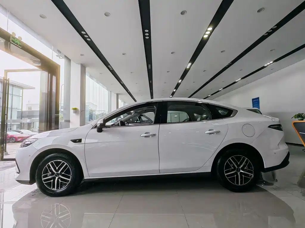 BYD Seal 05 DM-i — миниатюра 11