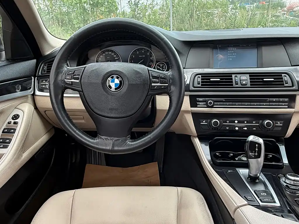 BMW 5 Series — миниатюра 3