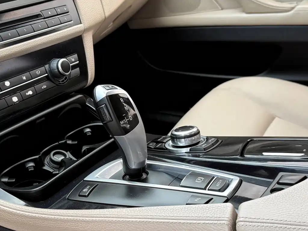 BMW 5 Series — миниатюра 6