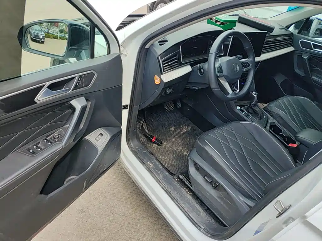 Volkswagen Tiguan L — миниатюра 16