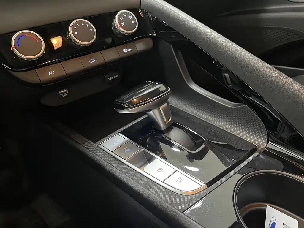 Hyundai Elantra — миниатюра 7