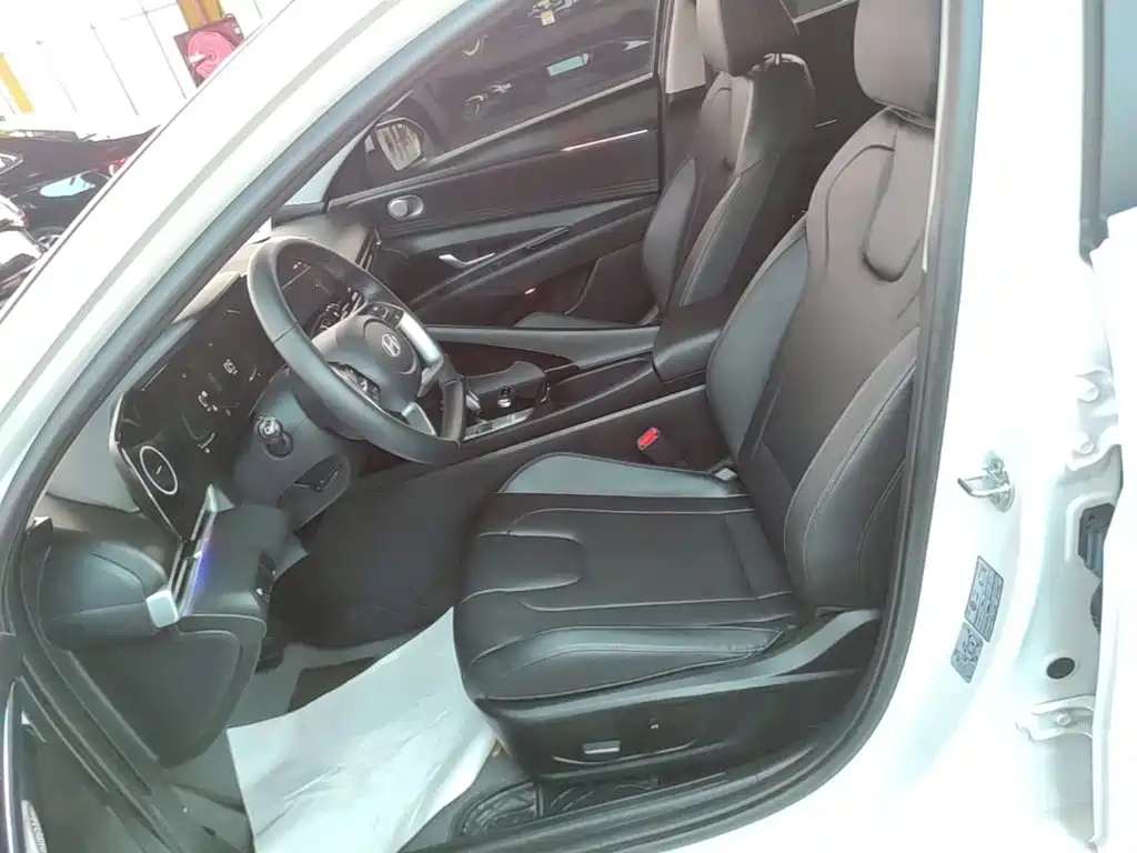Hyundai Elantra — миниатюра 15