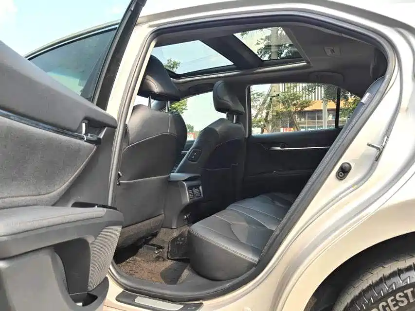 Toyota Camry — миниатюра 9