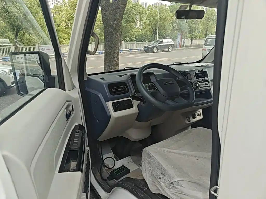 SRM Xinyuan E3L — миниатюра 16