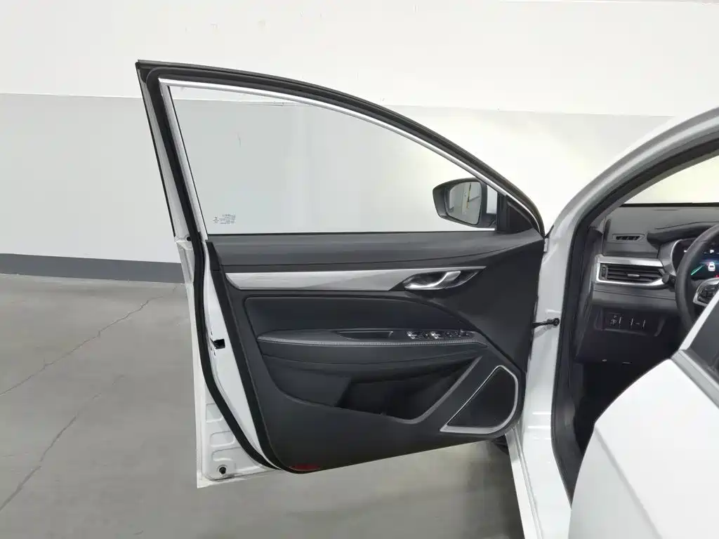 Geely Emgrand — миниатюра 8