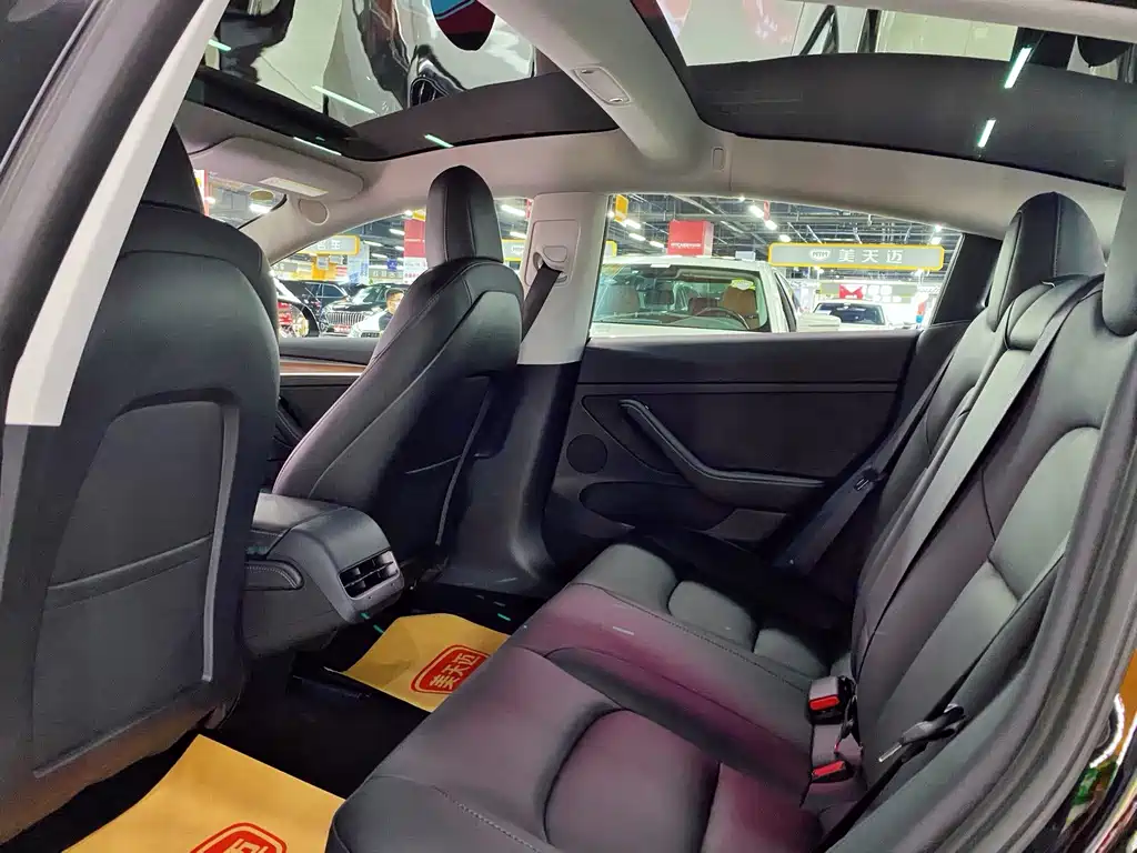 Tesla Model 3 — миниатюра 10