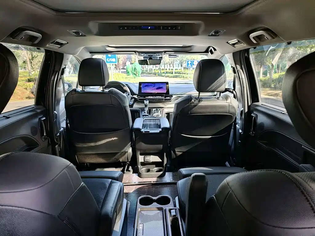 Toyota Granvia — миниатюра 43