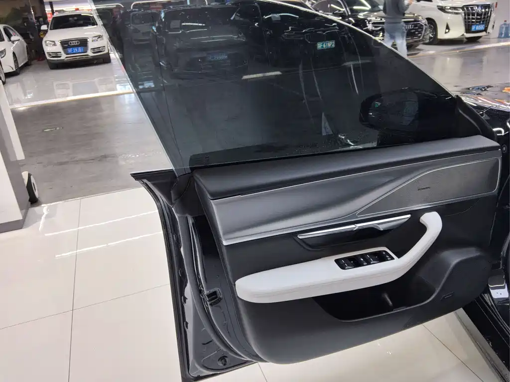 XPeng P7 — миниатюра 7