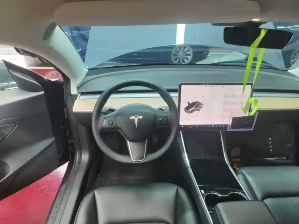 Tesla Model 3 — миниатюра 11